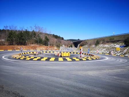 V Klanec skozi novo krožišče 2